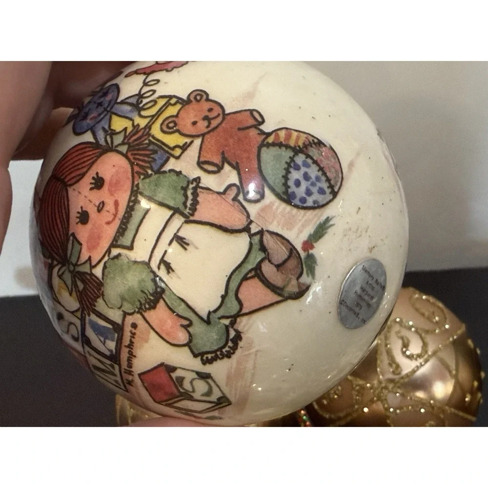 8 Vintage Ornaments Christmas Gold Decorative Balls‎  Mixed Some Worn
